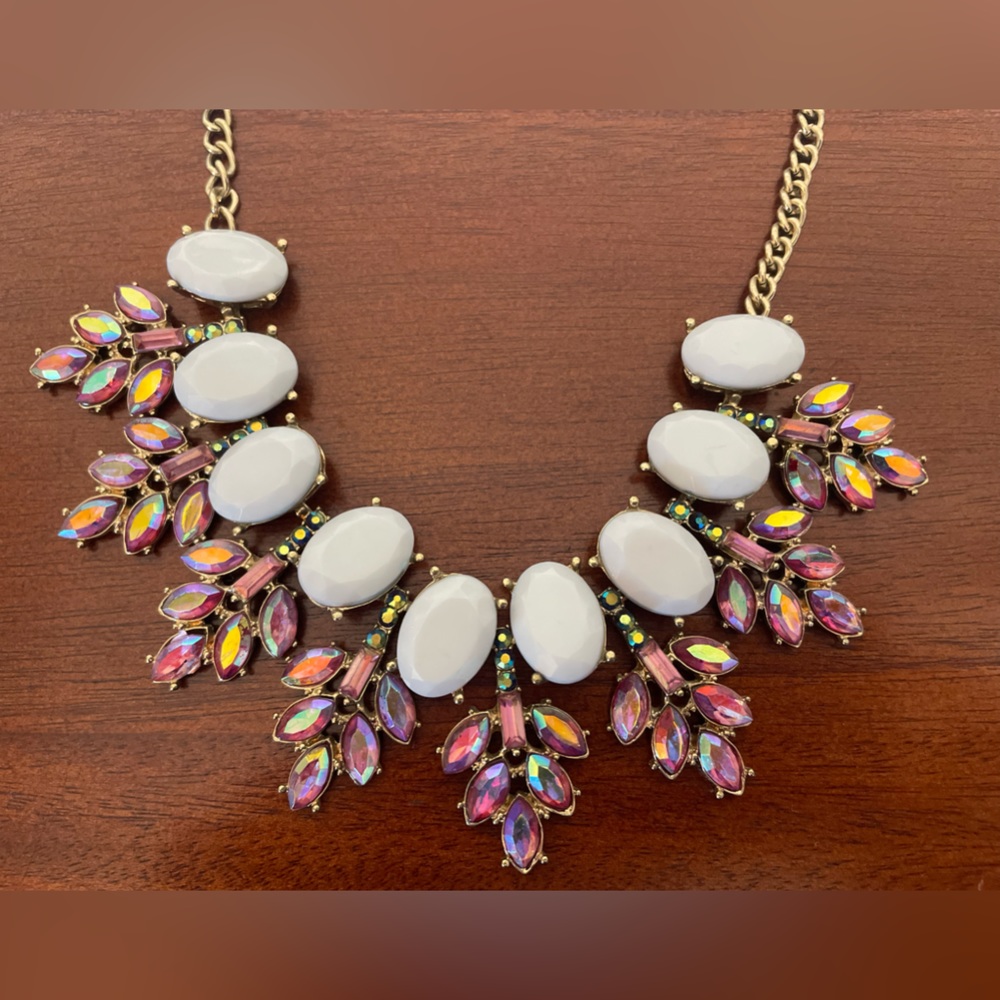 THE LIMITED necklace